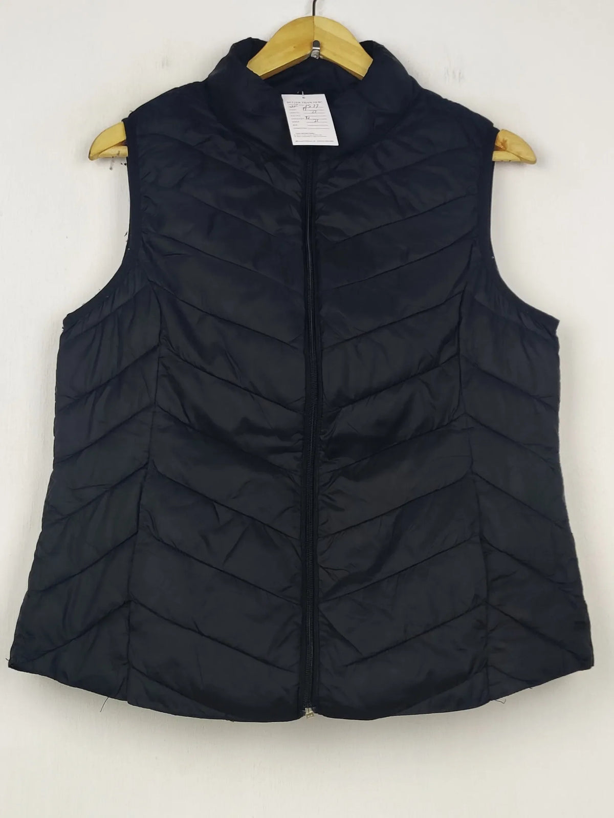 Buy online pre-used pre-loved 100% authentic & Original branded Unknown Brand (JKT-1537) available in Pakistan. Top international brands avilable.