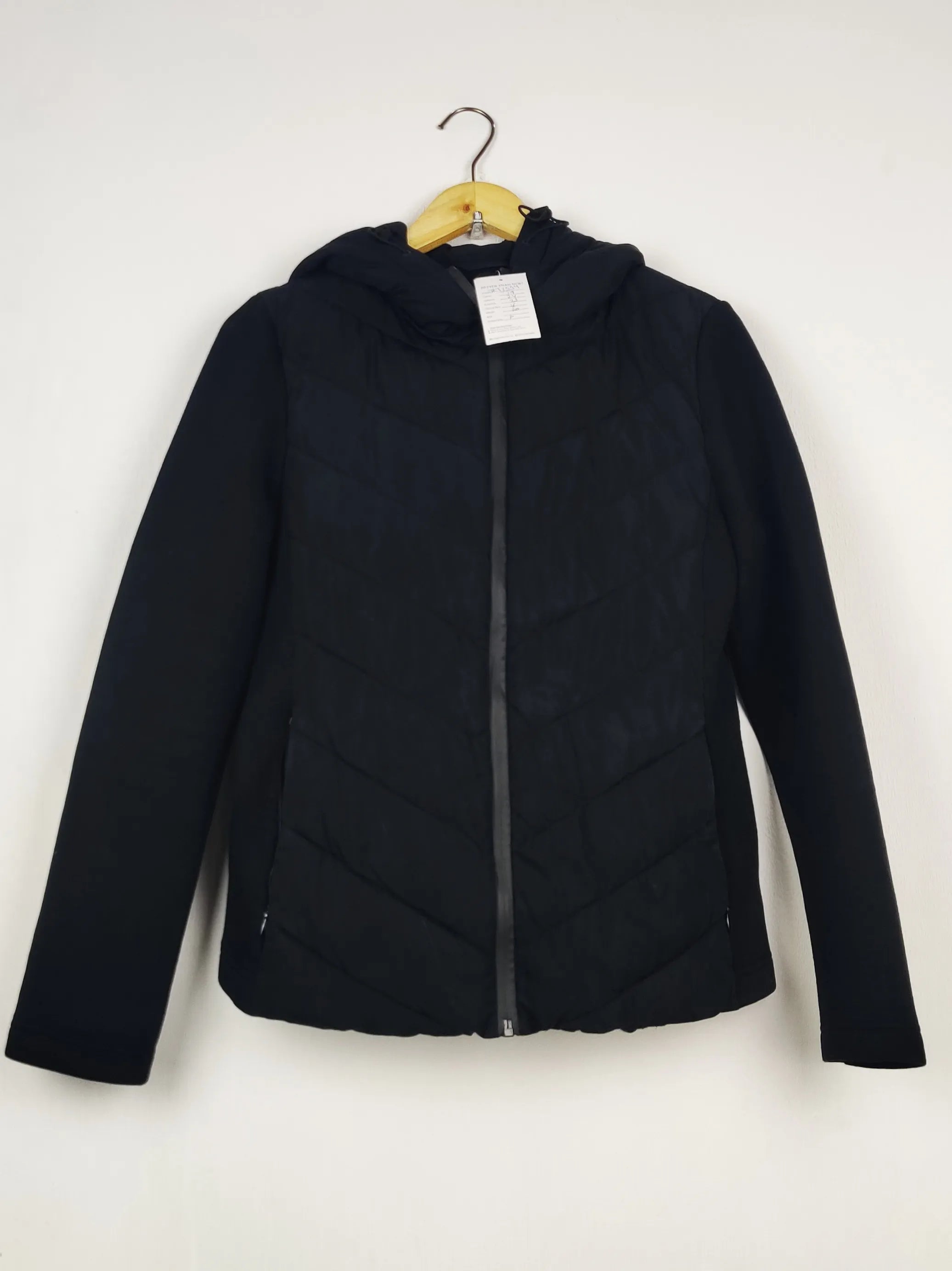 Buy online pre-used pre-loved 100% authentic & Original branded Zara (JKT-1554) available in Pakistan. Top international brands avilable.