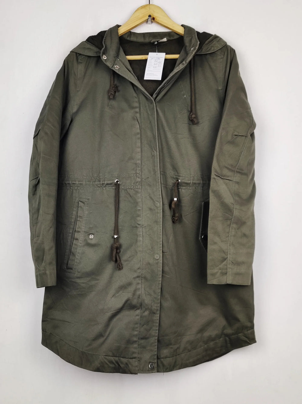 Buy online pre-used pre-loved 100% authentic & Original branded H&M (JKT-1568) available in Pakistan. Top international brands avilable.