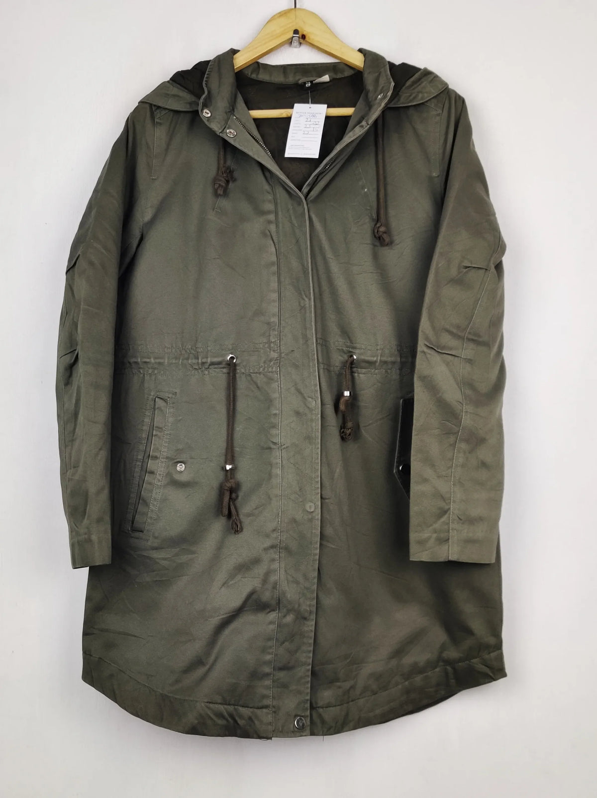Buy online pre-used pre-loved 100% authentic & Original branded H&M (JKT-1568) available in Pakistan. Top international brands avilable.