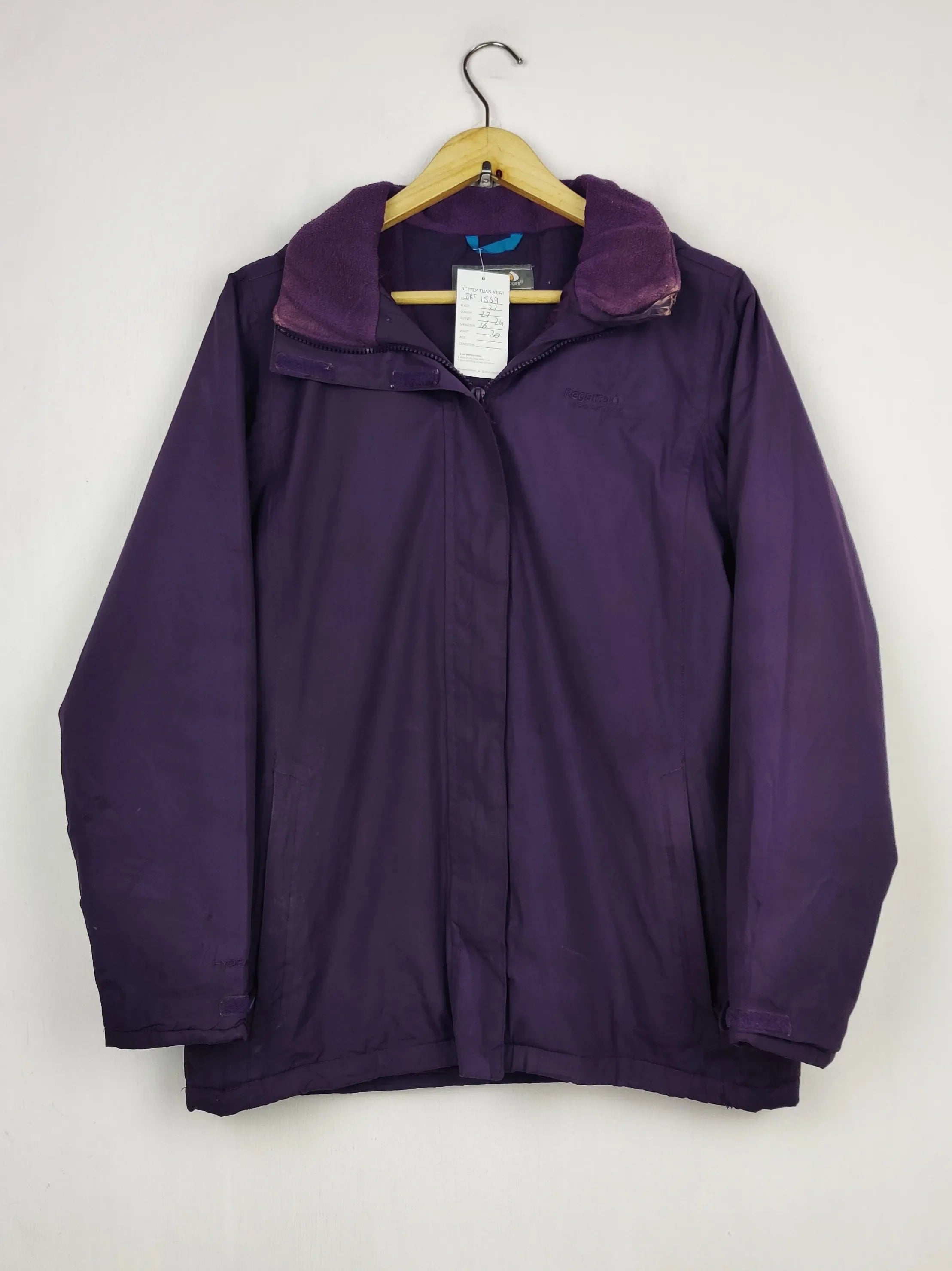 Buy online pre-used pre-loved 100% authentic & Original branded Regatta (JKT-1569) available in Pakistan. Top international brands avilable.