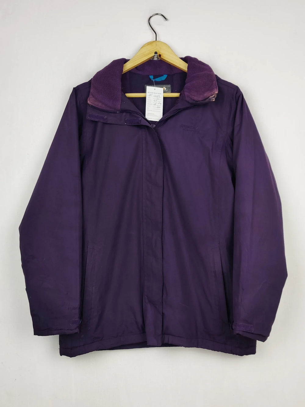 Buy online pre-used pre-loved 100% authentic & Original branded Regatta (JKT-1569) available in Pakistan. Top international brands avilable.