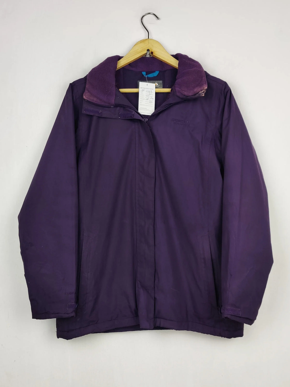 Buy online pre-used pre-loved 100% authentic & Original branded Regatta (JKT-1569) available in Pakistan. Top international brands avilable.