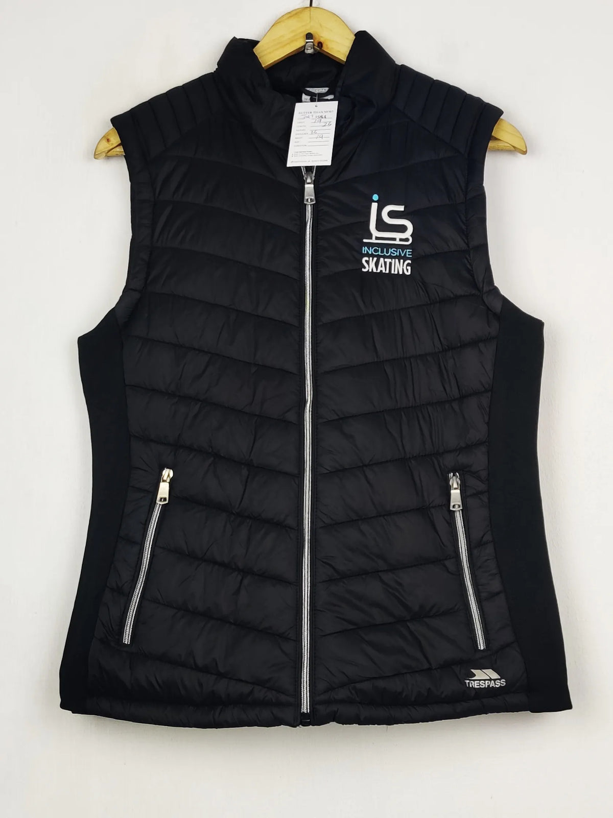 Buy online pre-used pre-loved 100% authentic & Original branded Trespass (JKT-1586) available in Pakistan. Top international brands avilable.