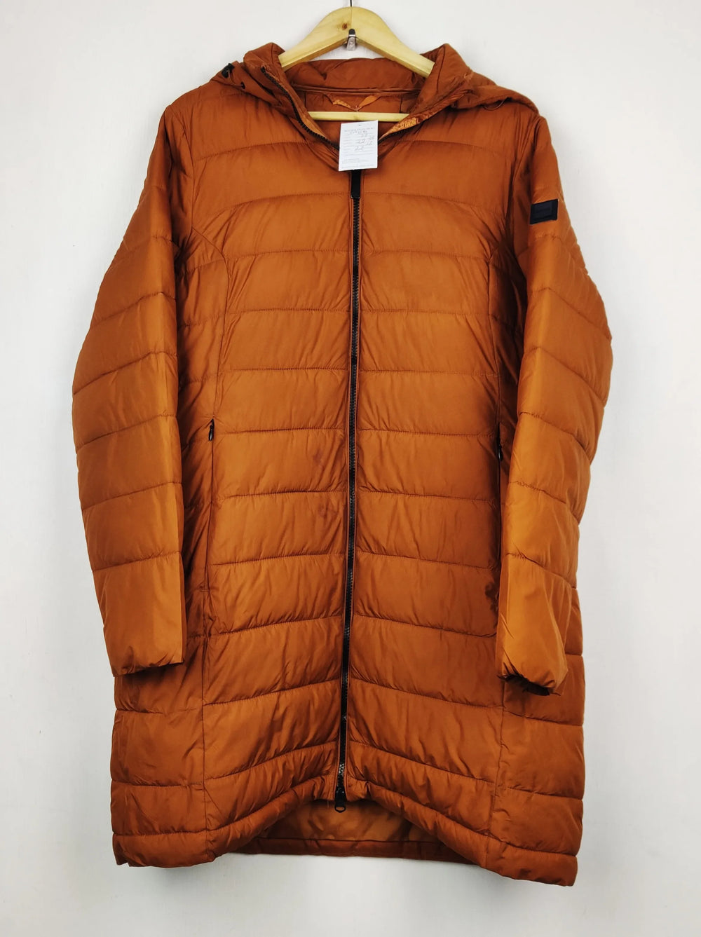 Buy online pre-used pre-loved 100% authentic & Original branded Eac (JKT-1593) available in Pakistan. Top international brands avilable.