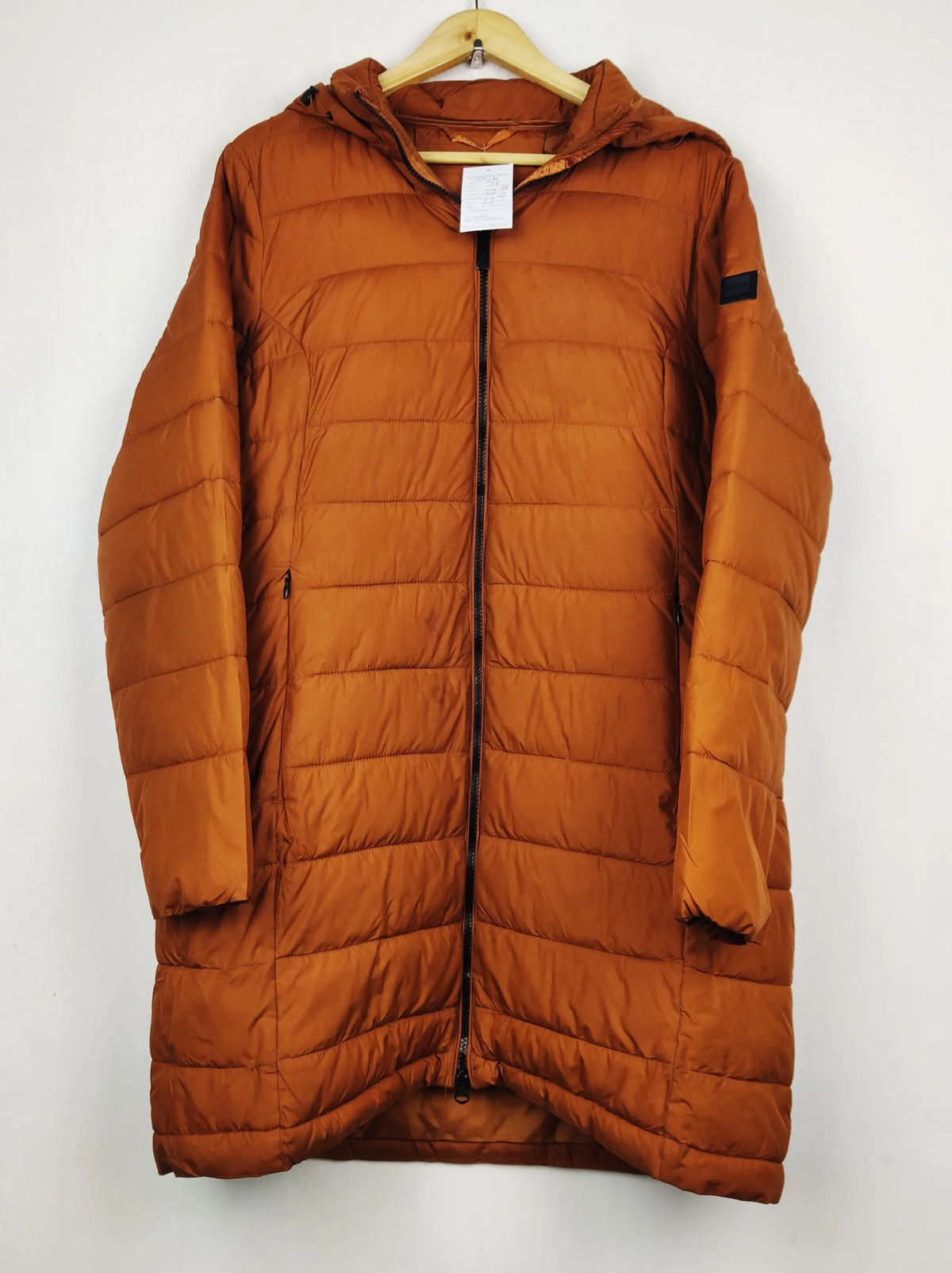 Buy online pre-used pre-loved 100% authentic & Original branded Eac (JKT-1593) available in Pakistan. Top international brands avilable.