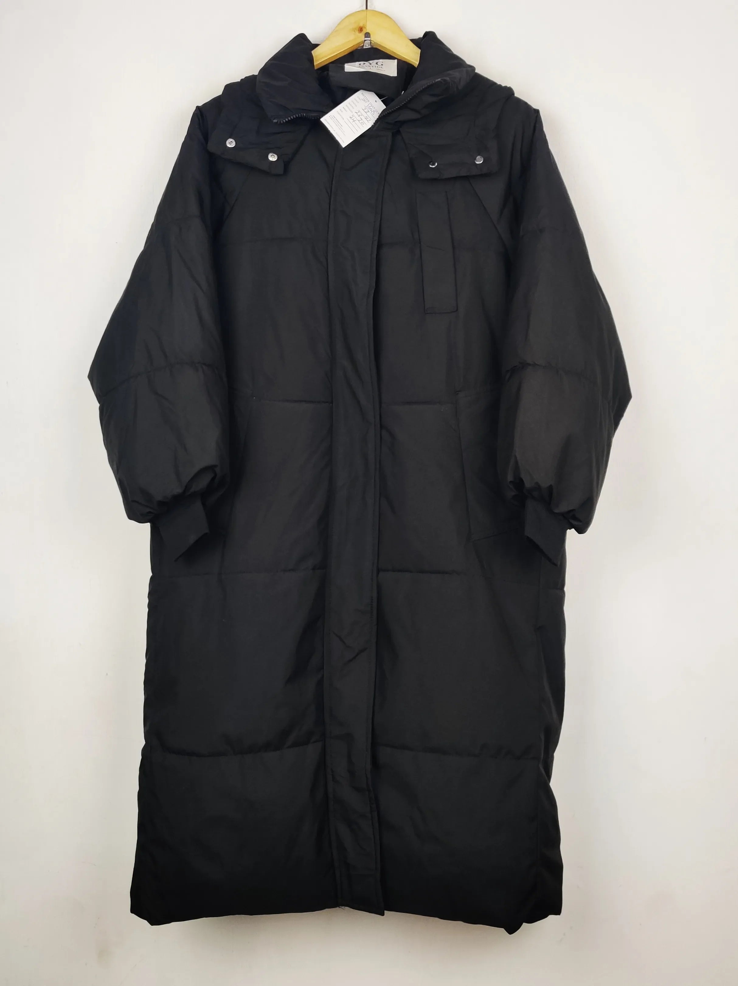 Buy online pre-used pre-loved 100% authentic & Original branded Dyg (JKT-1608) available in Pakistan. Top international brands avilable.