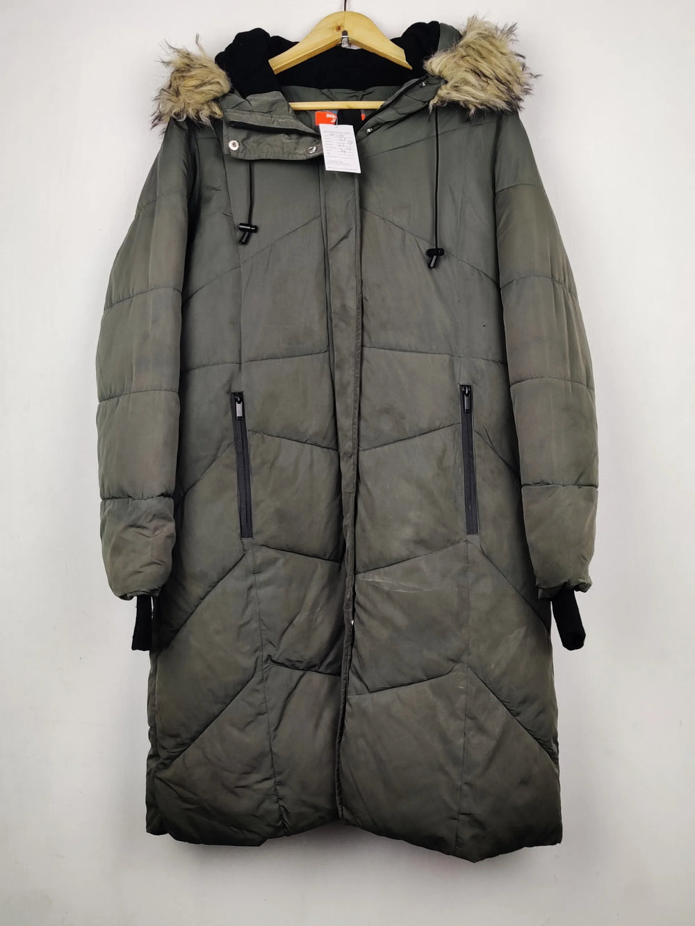 Buy online pre-used pre-loved 100% authentic & Original branded Primark (JKT-1611) available in Pakistan. Top international brands avilable.