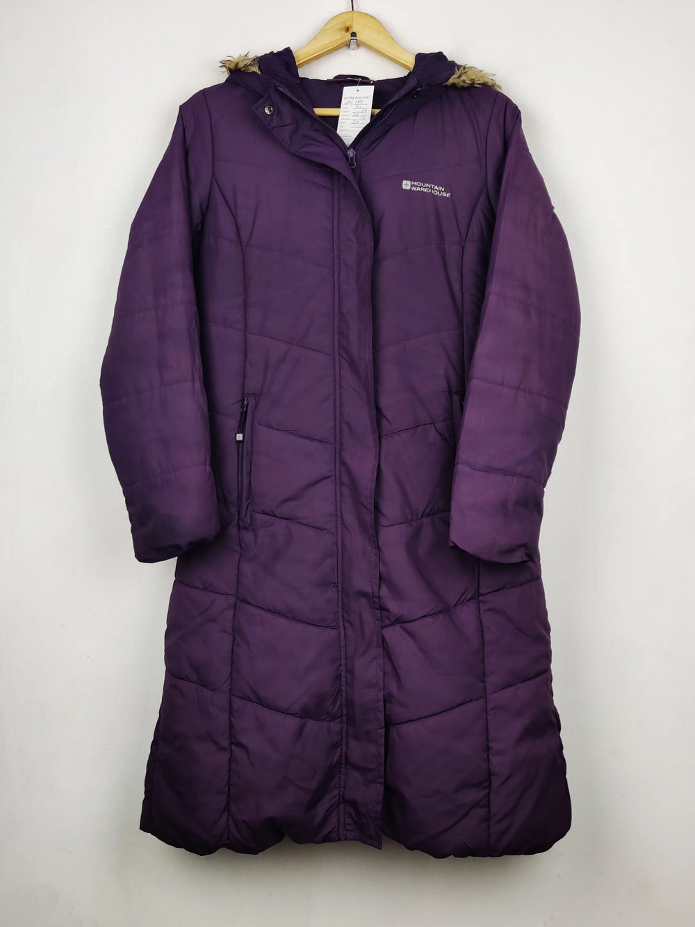 Buy online pre-used pre-loved 100% authentic & Original branded Mountain Warehouse (JKT-1615) available in Pakistan. Top international brands avilable.