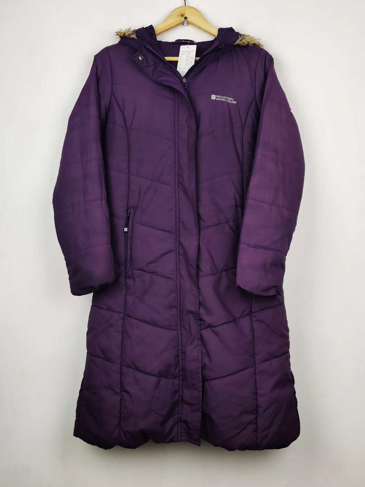 Buy online pre-used pre-loved 100% authentic & Original branded Mountain Warehouse (JKT-1615) available in Pakistan. Top international brands avilable.