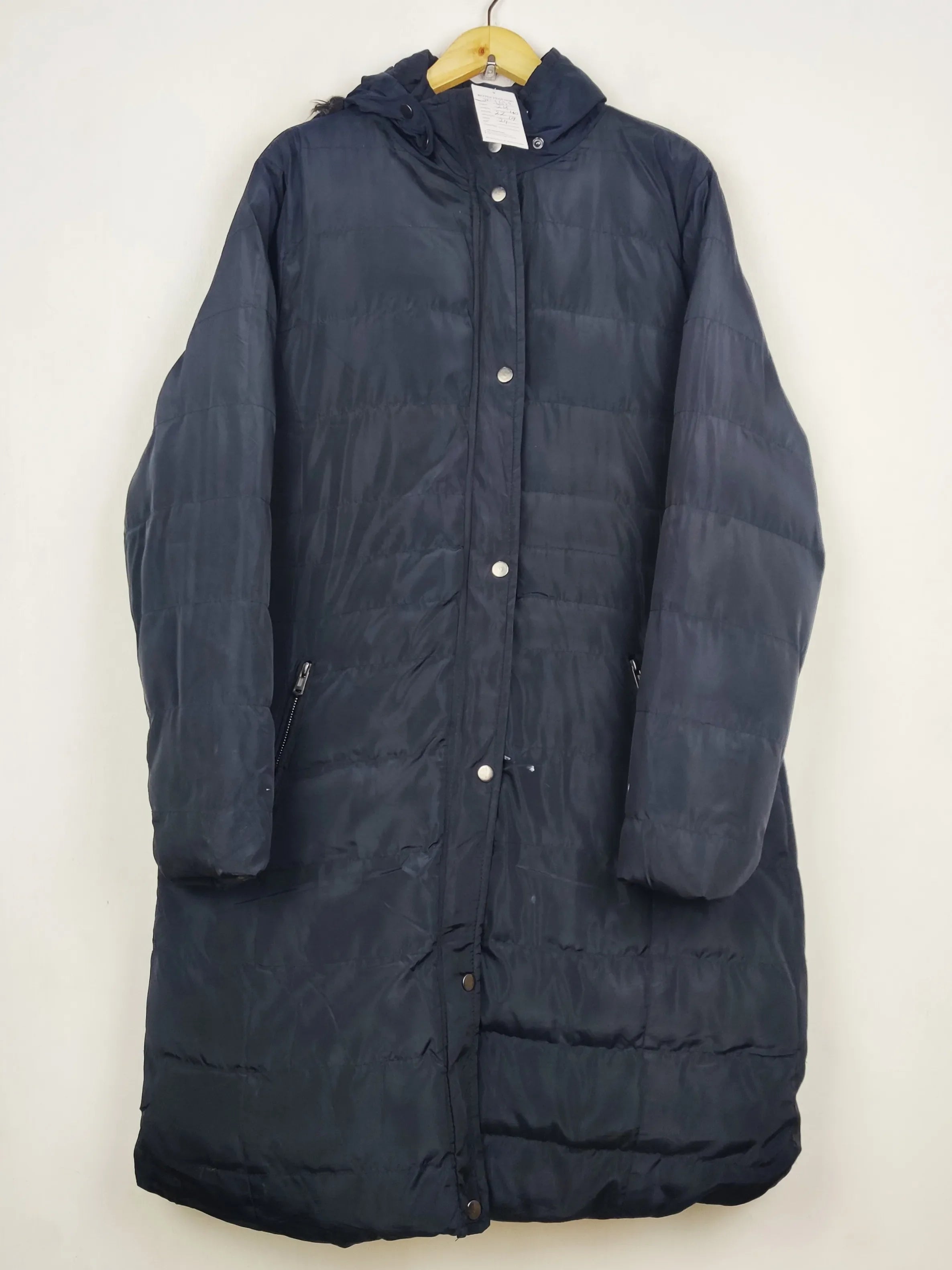 Buy online pre-used pre-loved 100% authentic & Original branded Spindle (JKT-1632) available in Pakistan. Top international brands avilable.