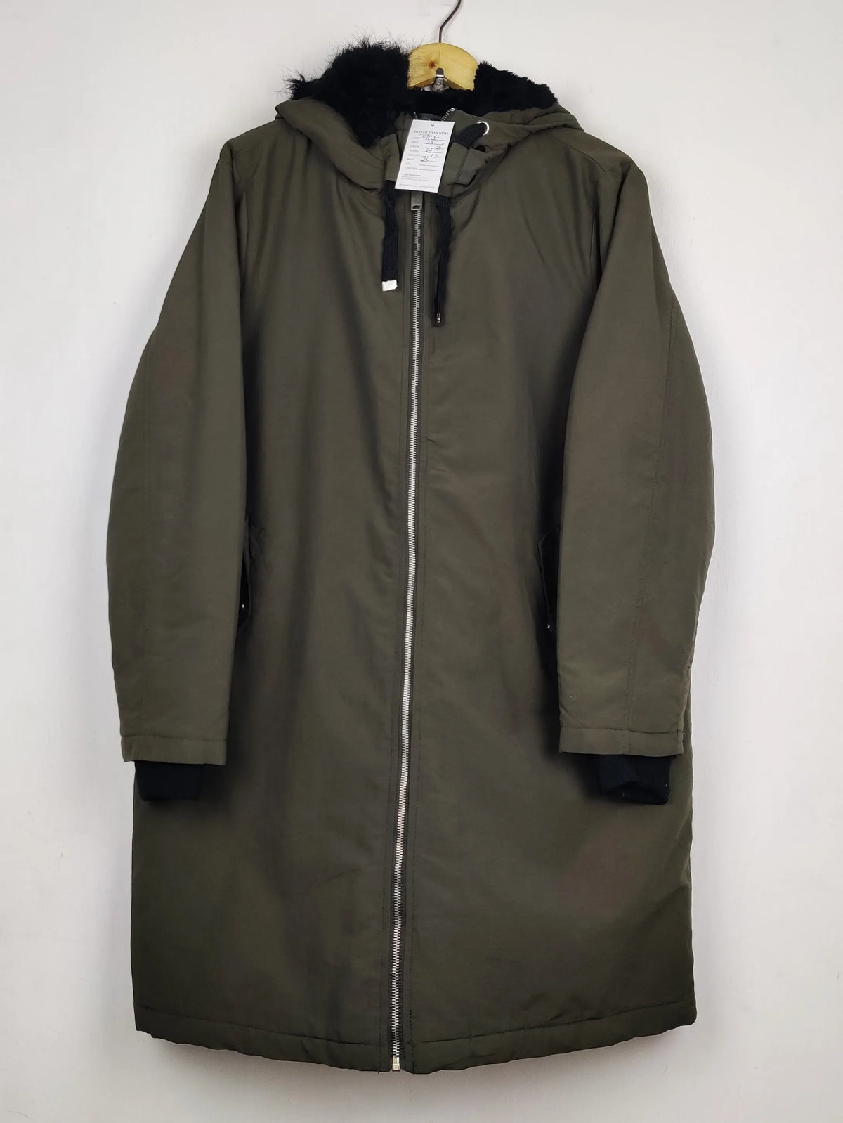 Buy online pre-used pre-loved 100% authentic & Original branded Primark (JKT-1634) available in Pakistan. Top international brands avilable.