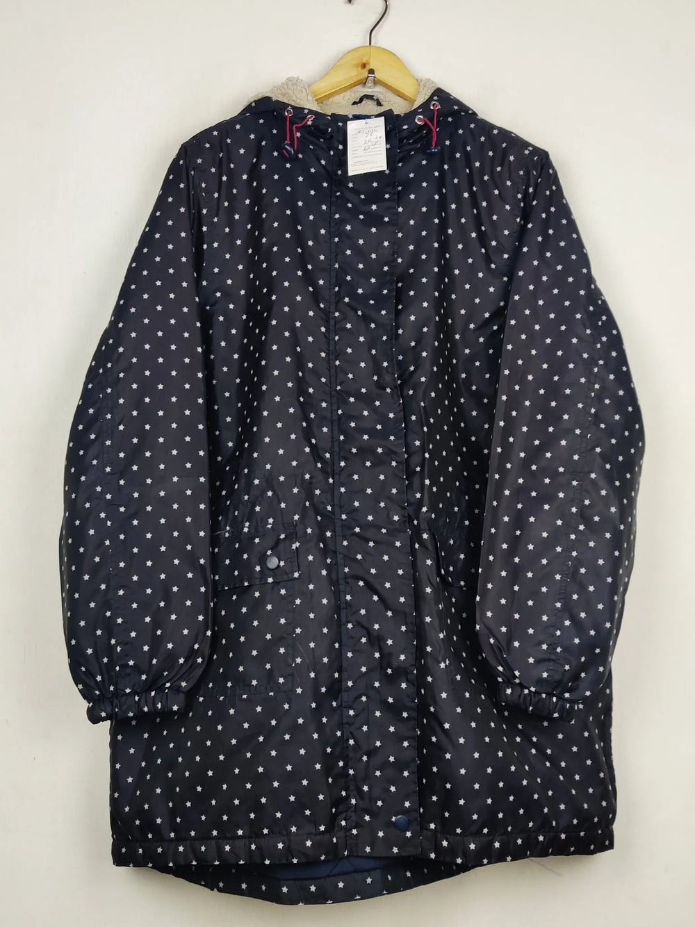 Buy online pre-used pre-loved 100% authentic & Original branded Cotton Traders (JKT-1636) available in Pakistan. Top international brands avilable.