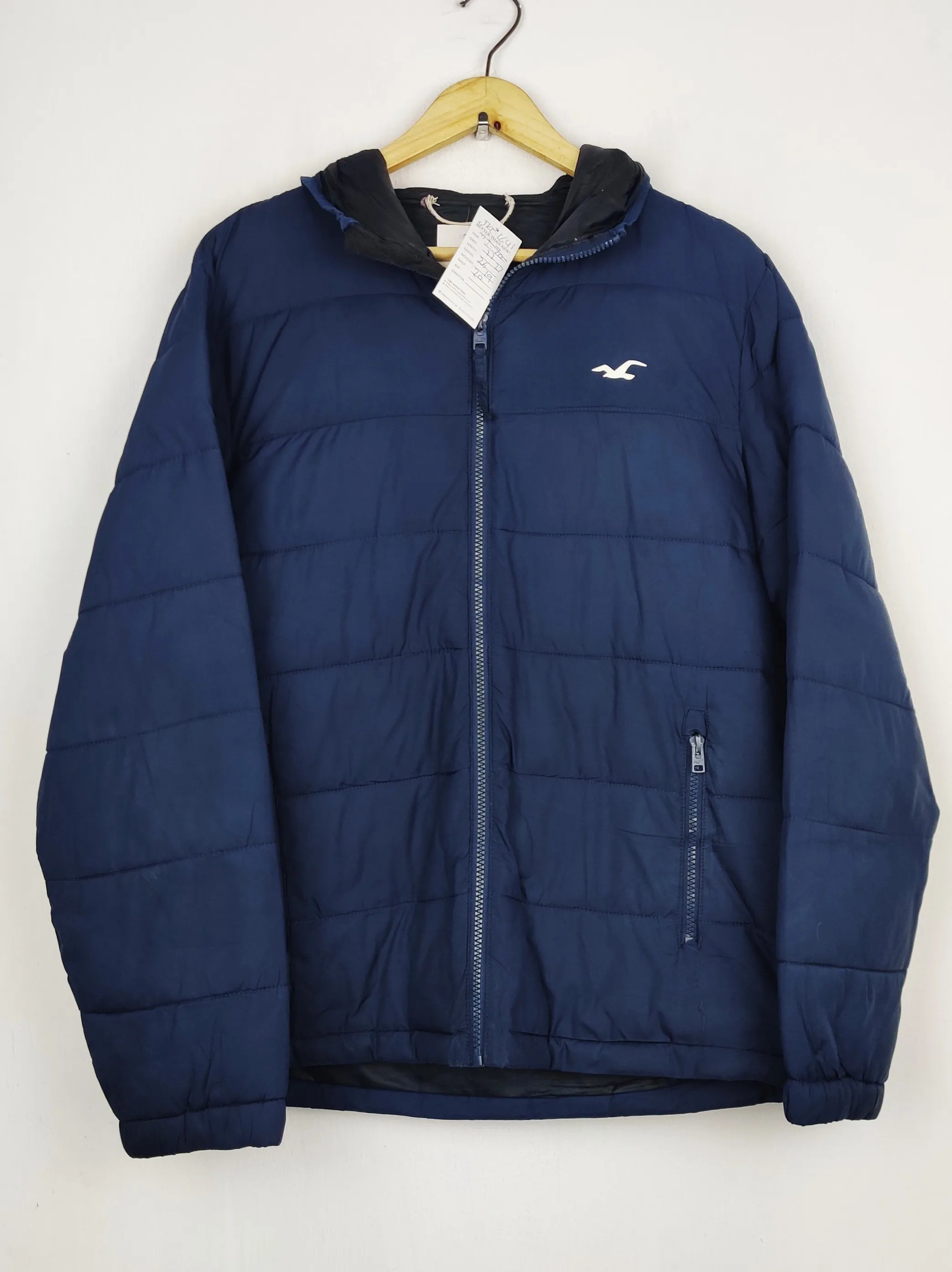 Buy online pre-used pre-loved 100% authentic & Original branded Hollister (JKT-1641) available in Pakistan. Top international brands avilable.