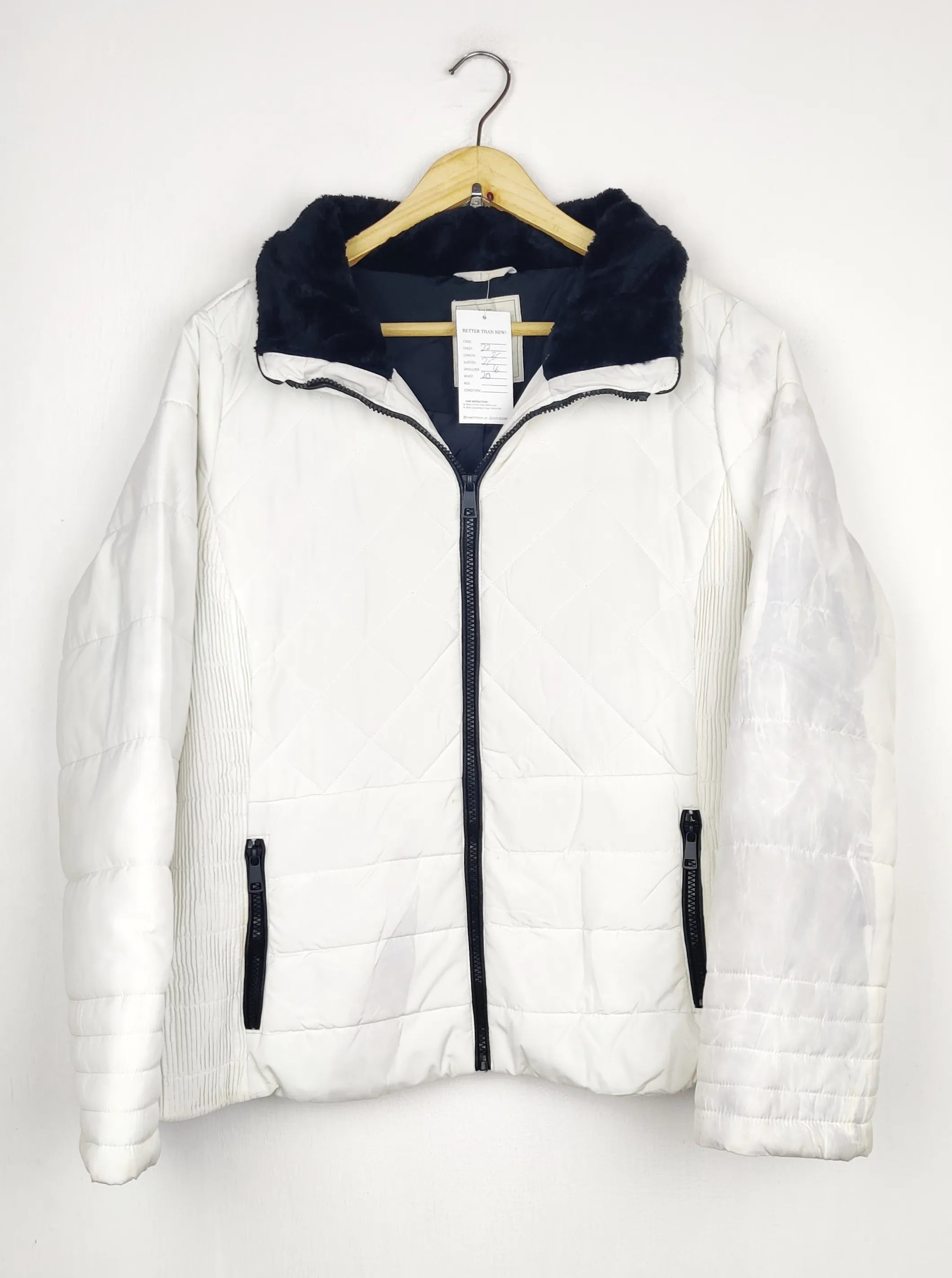 Buy online pre-used pre-loved 100% authentic & Original branded Outerwear (JKT-1646) available in Pakistan. Top international brands avilable.