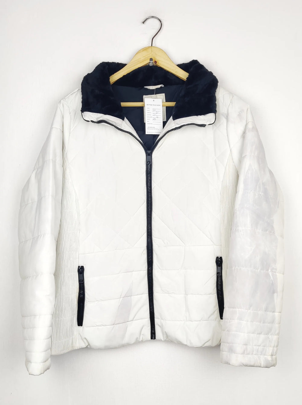 Buy online pre-used pre-loved 100% authentic & Original branded Outerwear (JKT-1646) available in Pakistan. Top international brands avilable.
