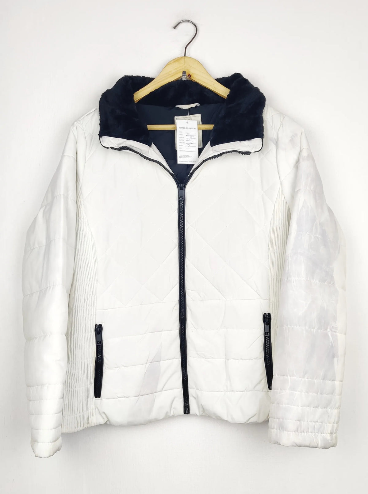 Buy online pre-used pre-loved 100% authentic & Original branded Outerwear (JKT-1646) available in Pakistan. Top international brands avilable.