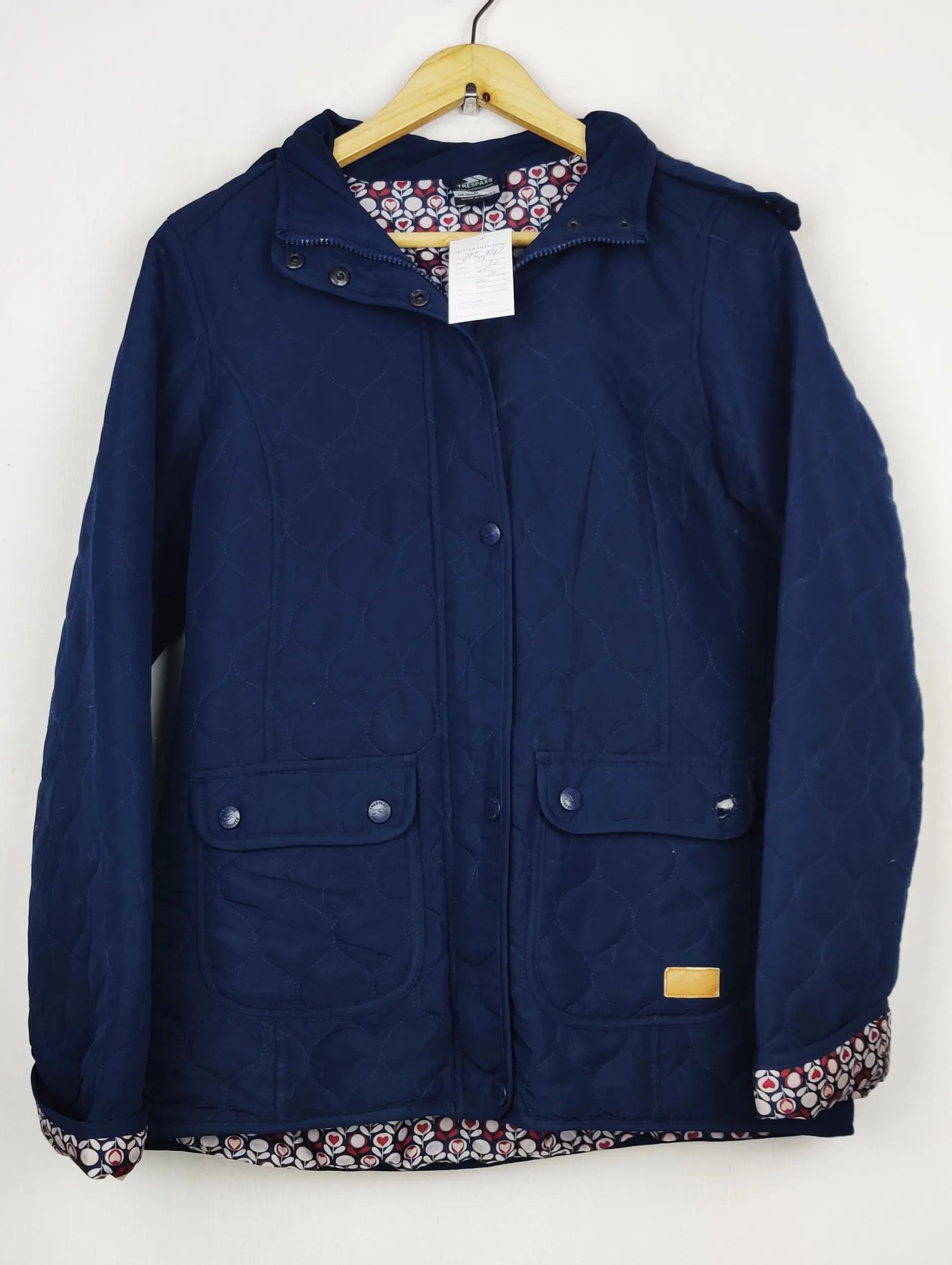 Buy online pre-used pre-loved 100% authentic & Original branded Trespass (JKT-1647) available in Pakistan. Top international brands avilable.