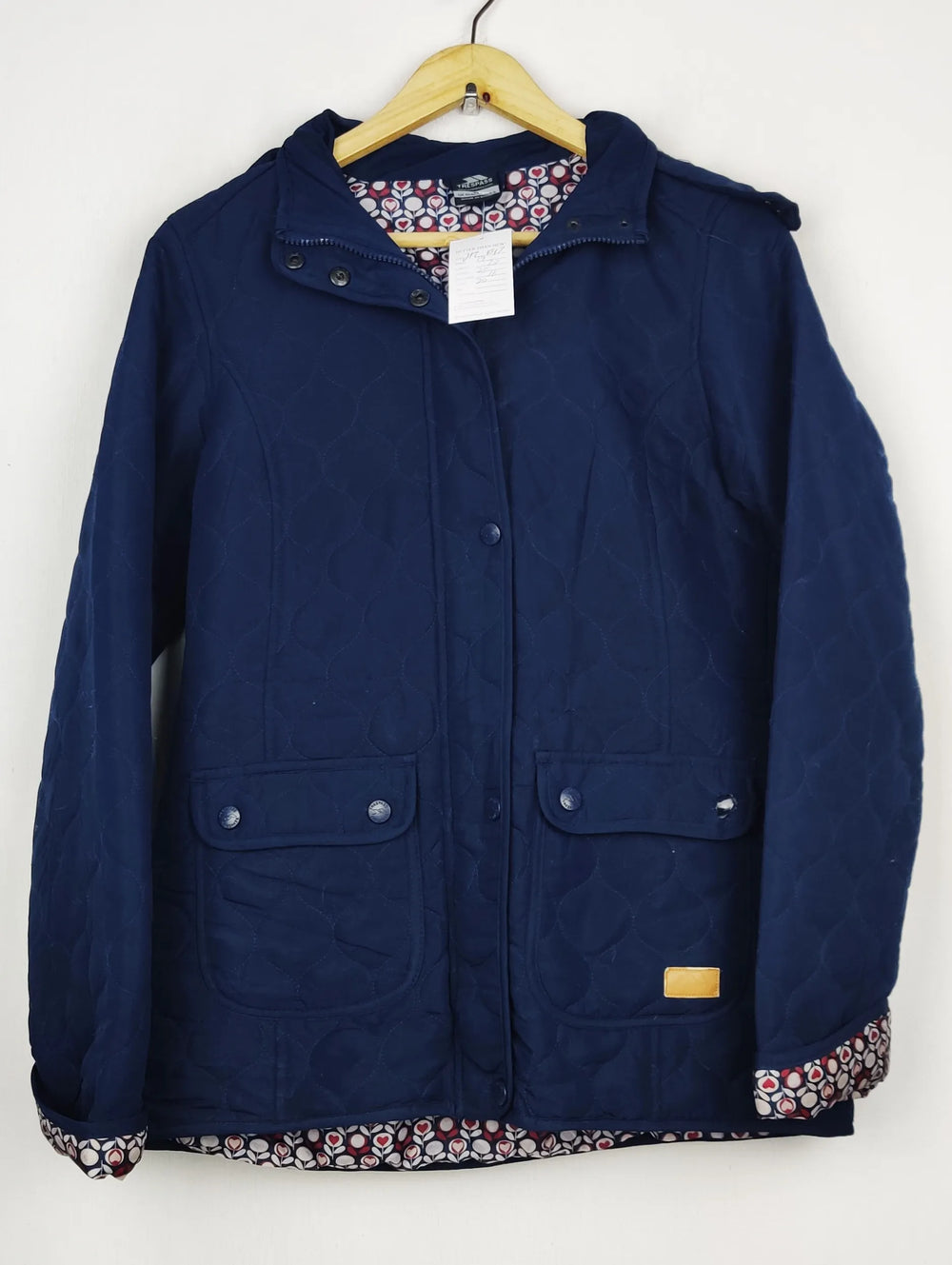 Buy online pre-used pre-loved 100% authentic & Original branded Trespass (JKT-1647) available in Pakistan. Top international brands avilable.