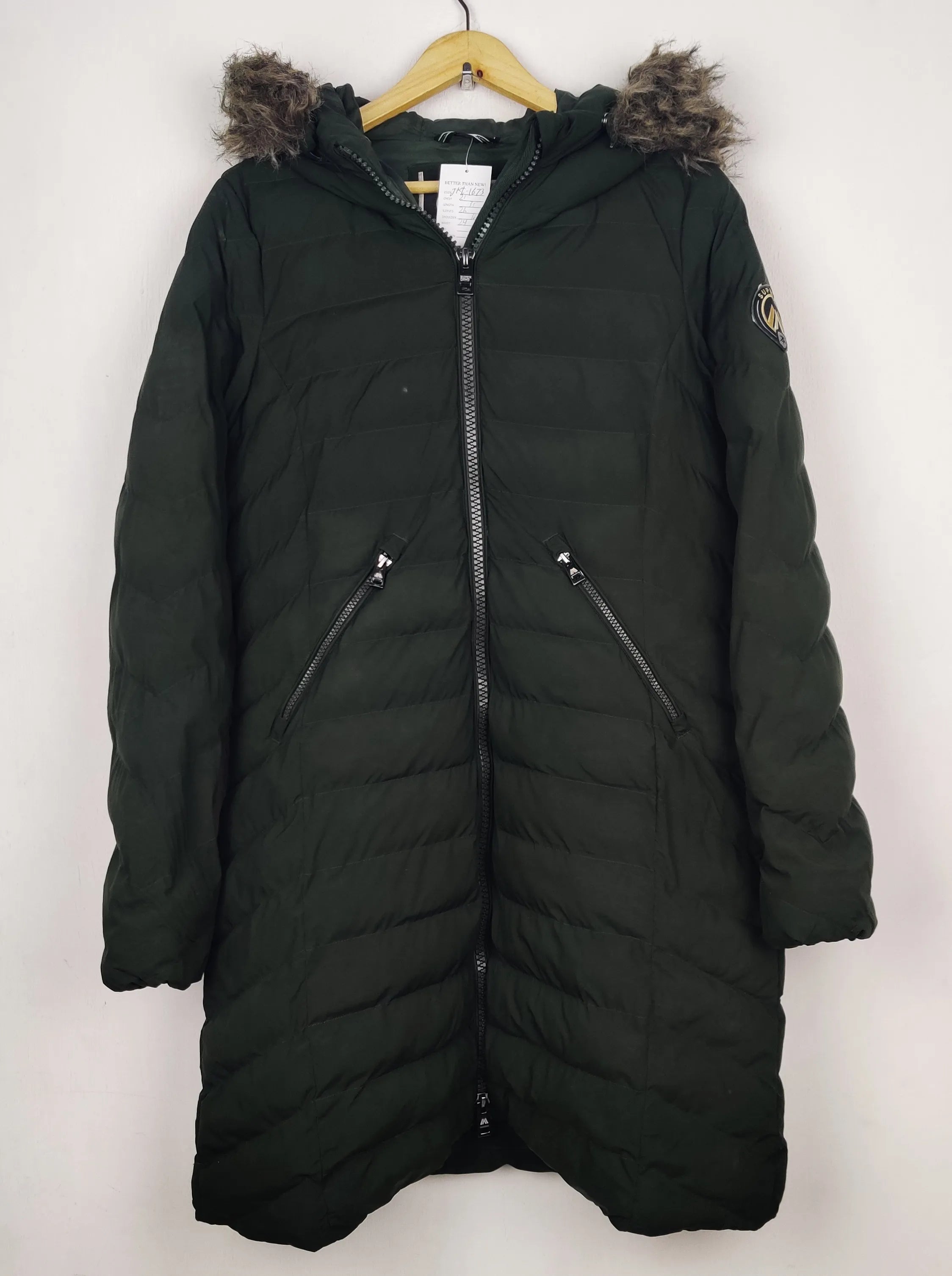 Buy online pre-used pre-loved 100% authentic & Original branded Superdry (JKT-1673) available in Pakistan. Top international brands avilable.