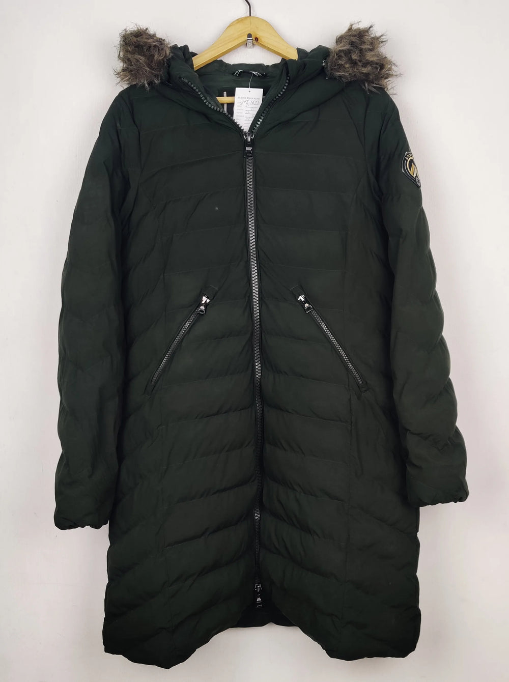 Buy online pre-used pre-loved 100% authentic & Original branded Superdry (JKT-1673) available in Pakistan. Top international brands avilable.