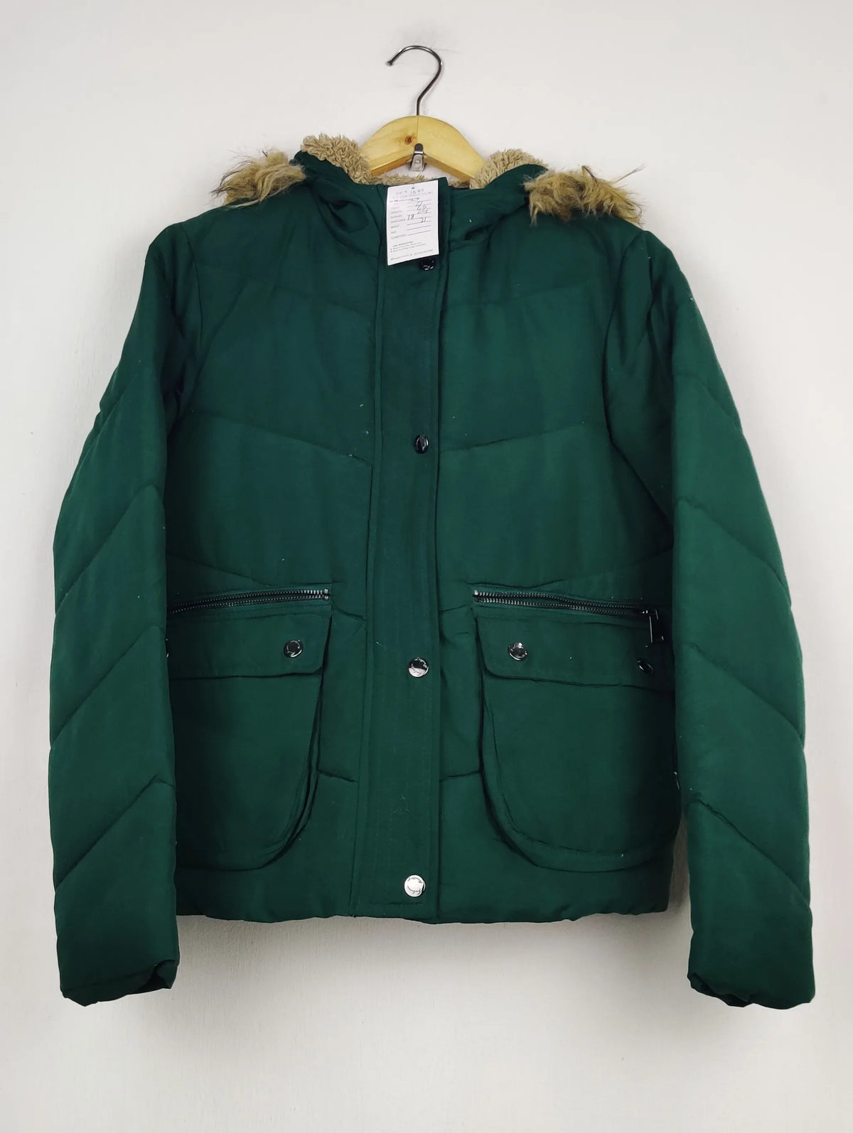 Buy online pre-used pre-loved 100% authentic & Original branded Tu (JKT-1686) available in Pakistan. Top international brands avilable.