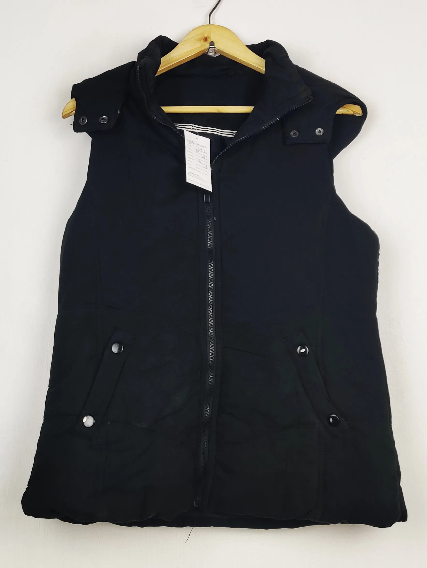 Buy online pre-used pre-loved 100% authentic & Original branded Unknown Brand (JKT-1692) available in Pakistan. Top international brands avilable.
