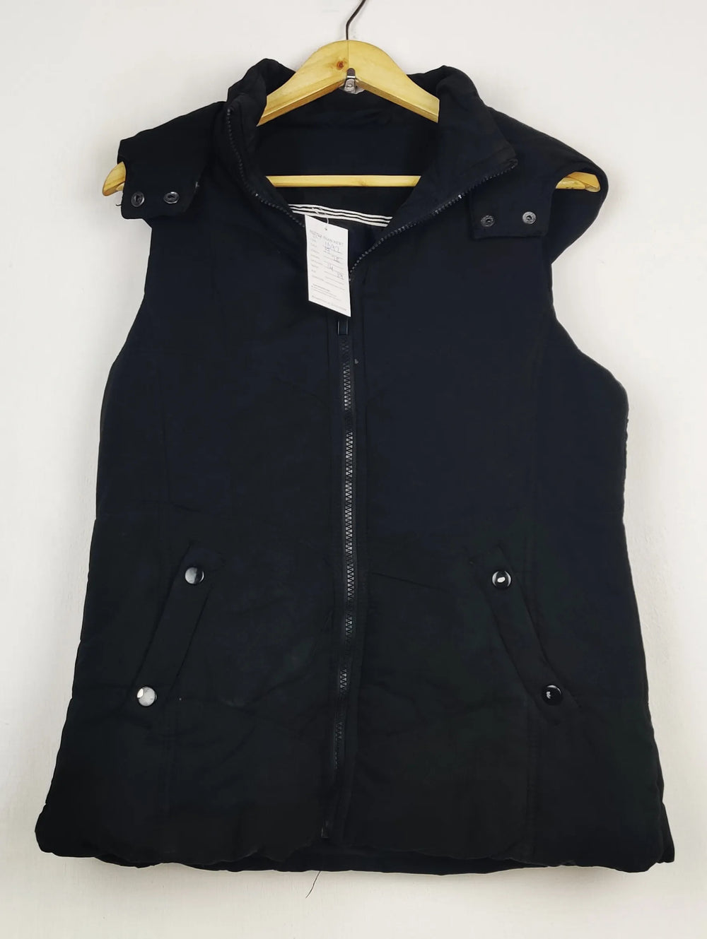 Buy online pre-used pre-loved 100% authentic & Original branded Unknown Brand (JKT-1692) available in Pakistan. Top international brands avilable.