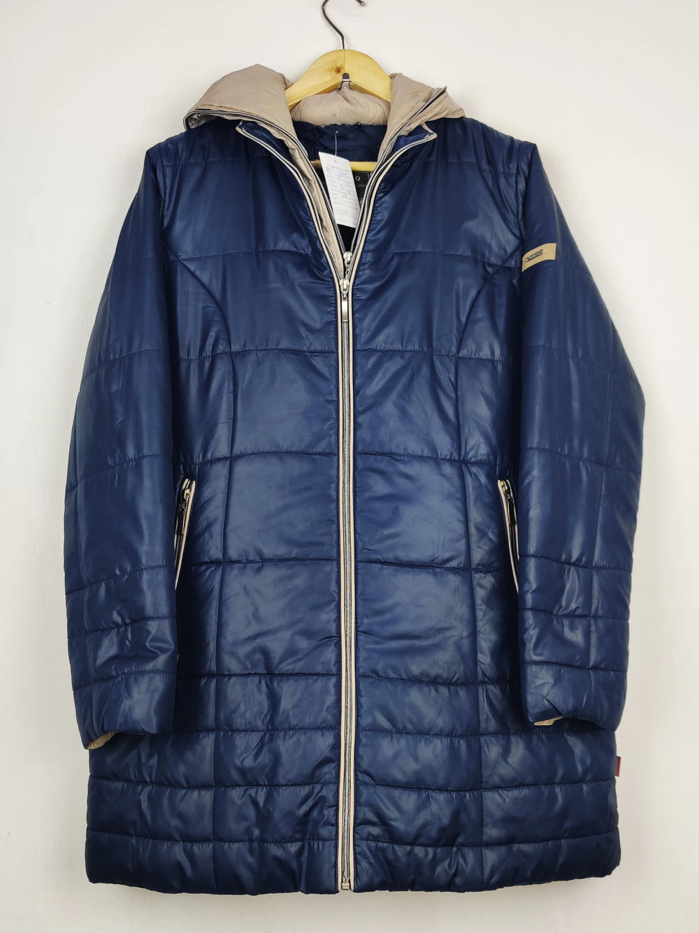 Buy online pre-used pre-loved 100% authentic & Original branded Evlo (JKT-1699) available in Pakistan. Top international brands avilable.