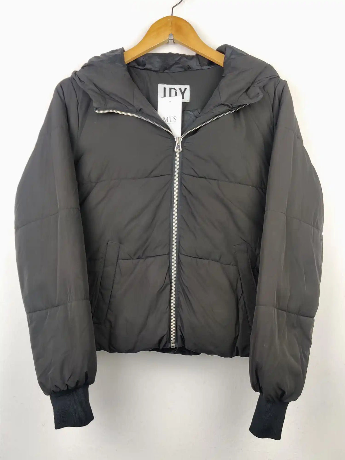 Buy online pre-used pre-loved 100% authentic & Original branded Jdy (JKT-424) available in Pakistan. Top international brands avilable.