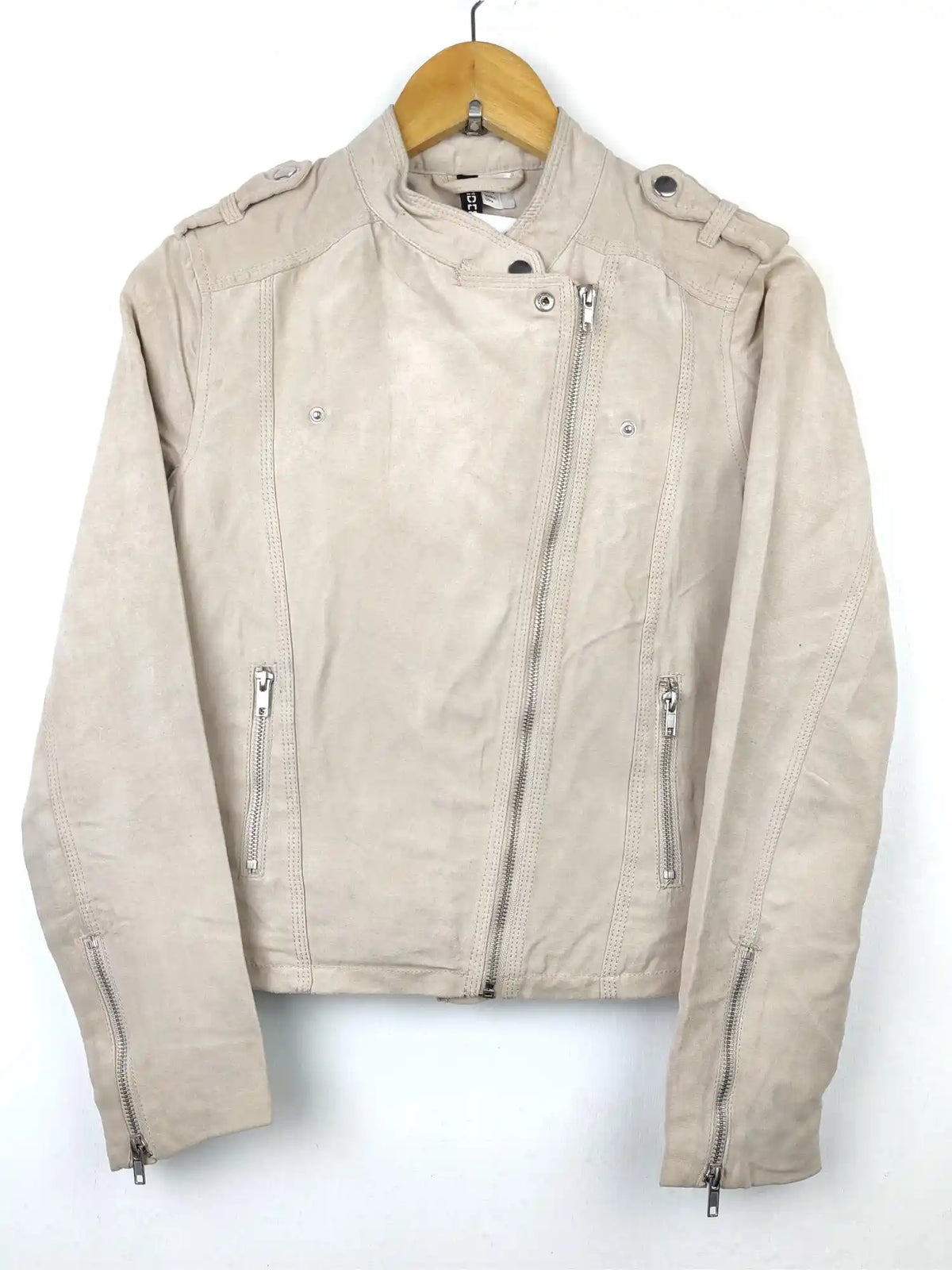 Buy online pre-used pre-loved 100% authentic & Original branded H&M (JKT-463) available in Pakistan. Top international brands avilable.