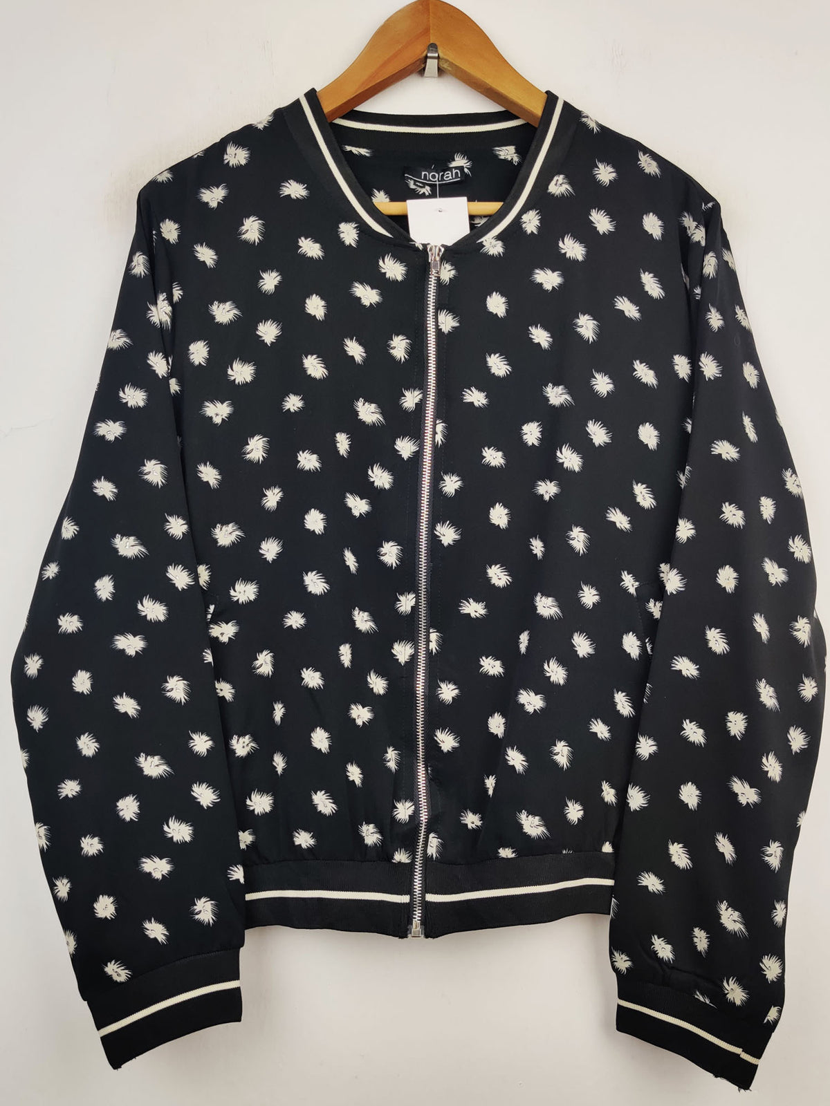 Buy online pre-used pre-loved 100% authentic & Original branded Norah (JKT-522) available in Pakistan. Top international brands avilable.