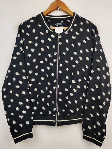 Buy online pre-used pre-loved 100% authentic & Original branded Norah (JKT-522) available in Pakistan. Top international brands avilable.