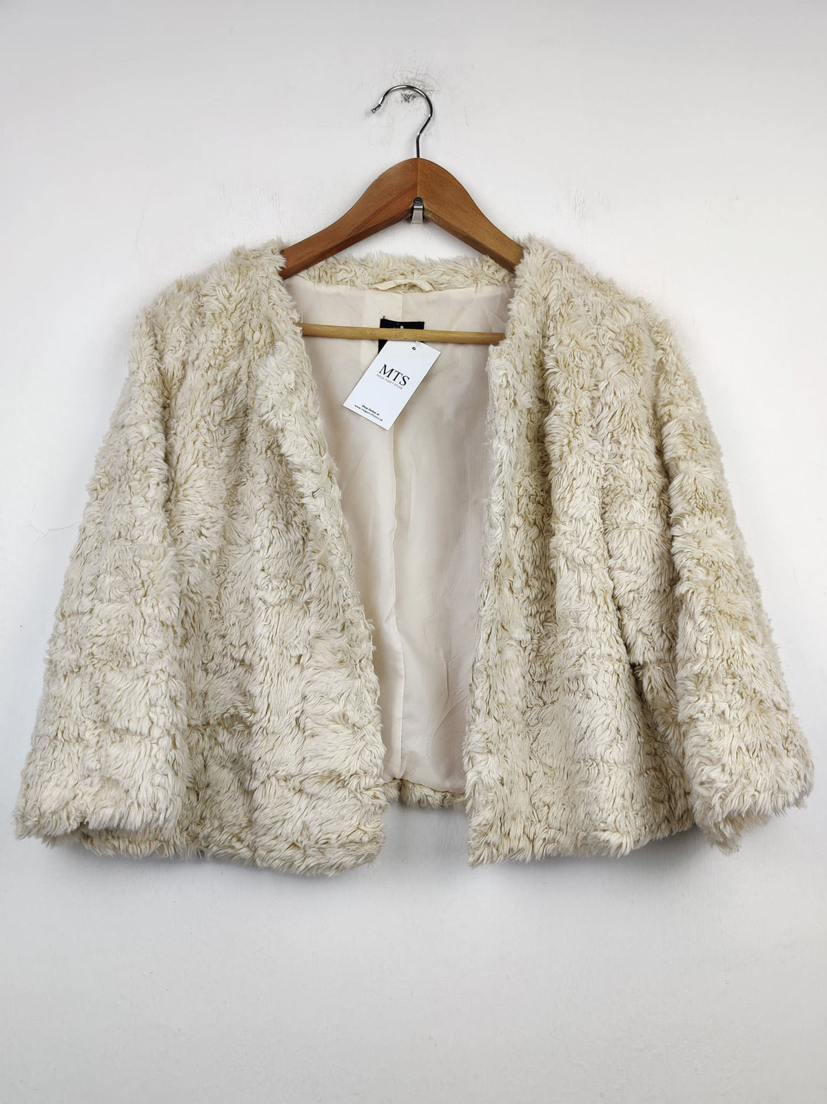 Buy online pre-used pre-loved 100% authentic & Original branded Atmosphere (JKT-533) available in Pakistan. Top international brands avilable.