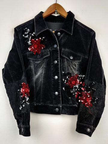 Buy online pre-used pre-loved 100% authentic & Original branded Unknown Brand (JKT-534) available in Pakistan. Top international brands avilable.