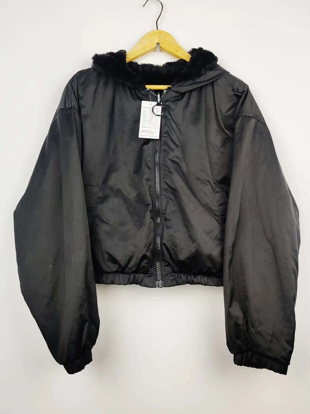 Buy online pre-used pre-loved 100% authentic & Original branded Unknown Brand (JKT-558) available in Pakistan. Top international brands avilable.