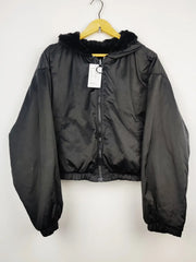 Buy online pre-used pre-loved 100% authentic & Original branded Unknown Brand (JKT-558) available in Pakistan. Top international brands avilable.