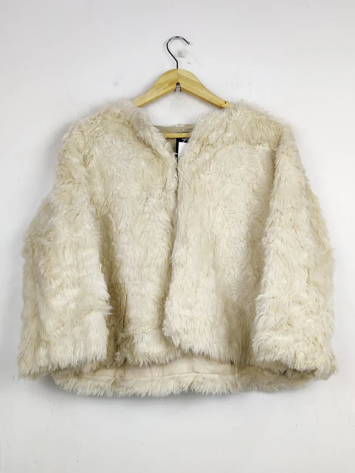 Buy online pre-used pre-loved 100% authentic & Original branded Atmosphere (JKT-589) available in Pakistan. Top international brands avilable.