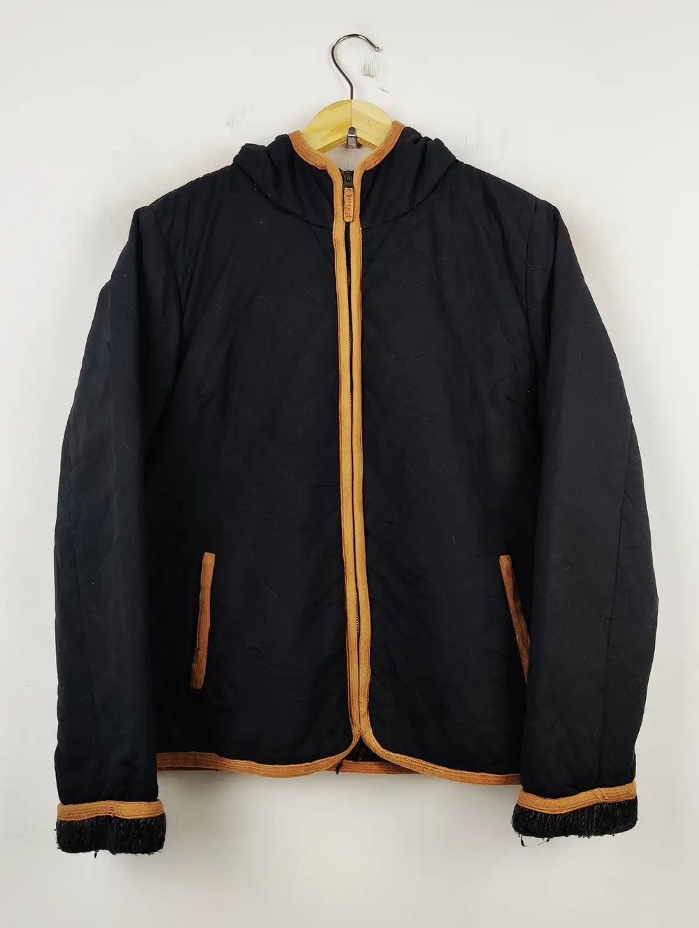 Buy online pre-used pre-loved 100% authentic & Original branded Fat Face (JKT-600) available in Pakistan. Top international brands avilable.