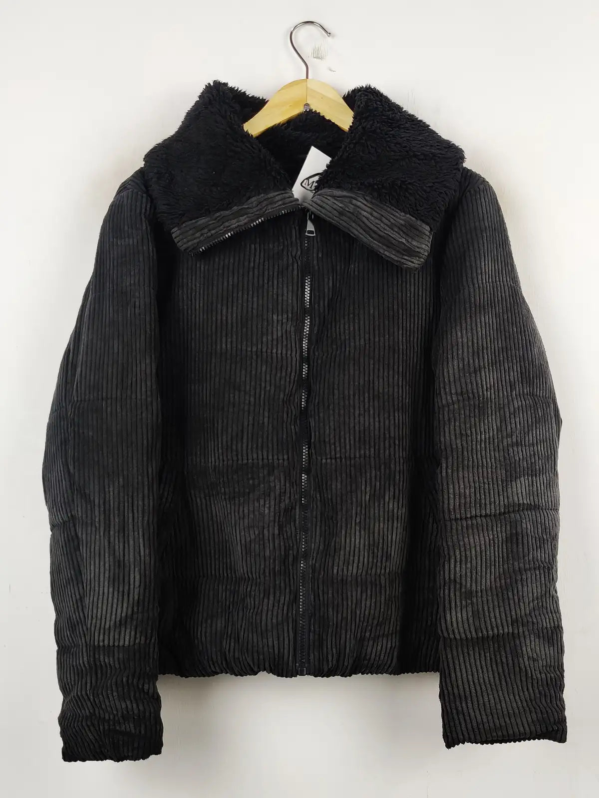 Buy online pre-used pre-loved 100% authentic & Original branded Primark (JKT-608) available in Pakistan. Top international brands avilable.