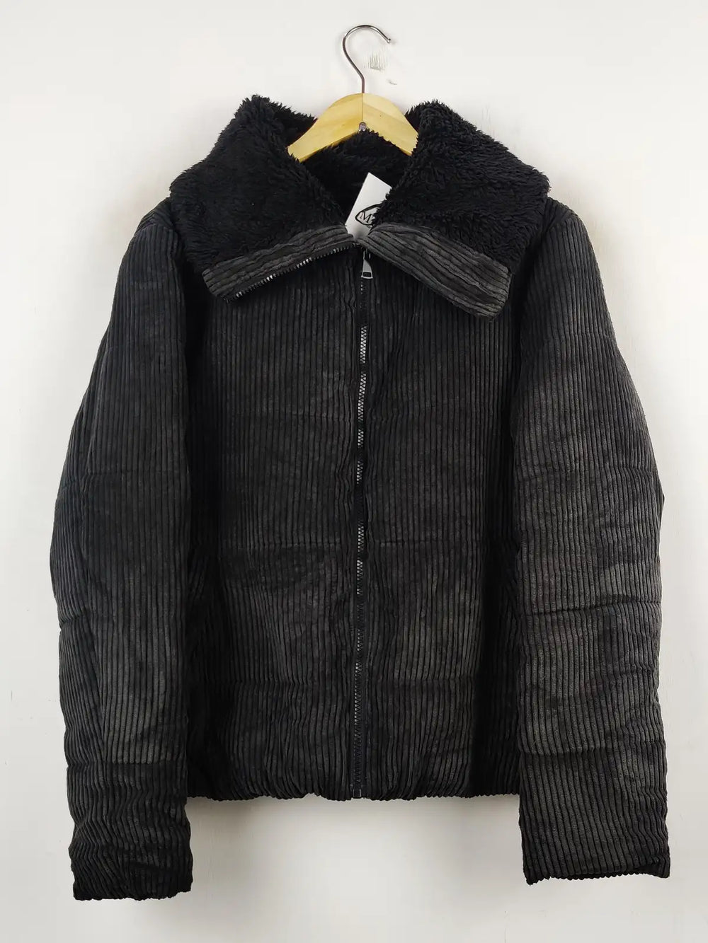 Buy online pre-used pre-loved 100% authentic & Original branded Primark (JKT-608) available in Pakistan. Top international brands avilable.