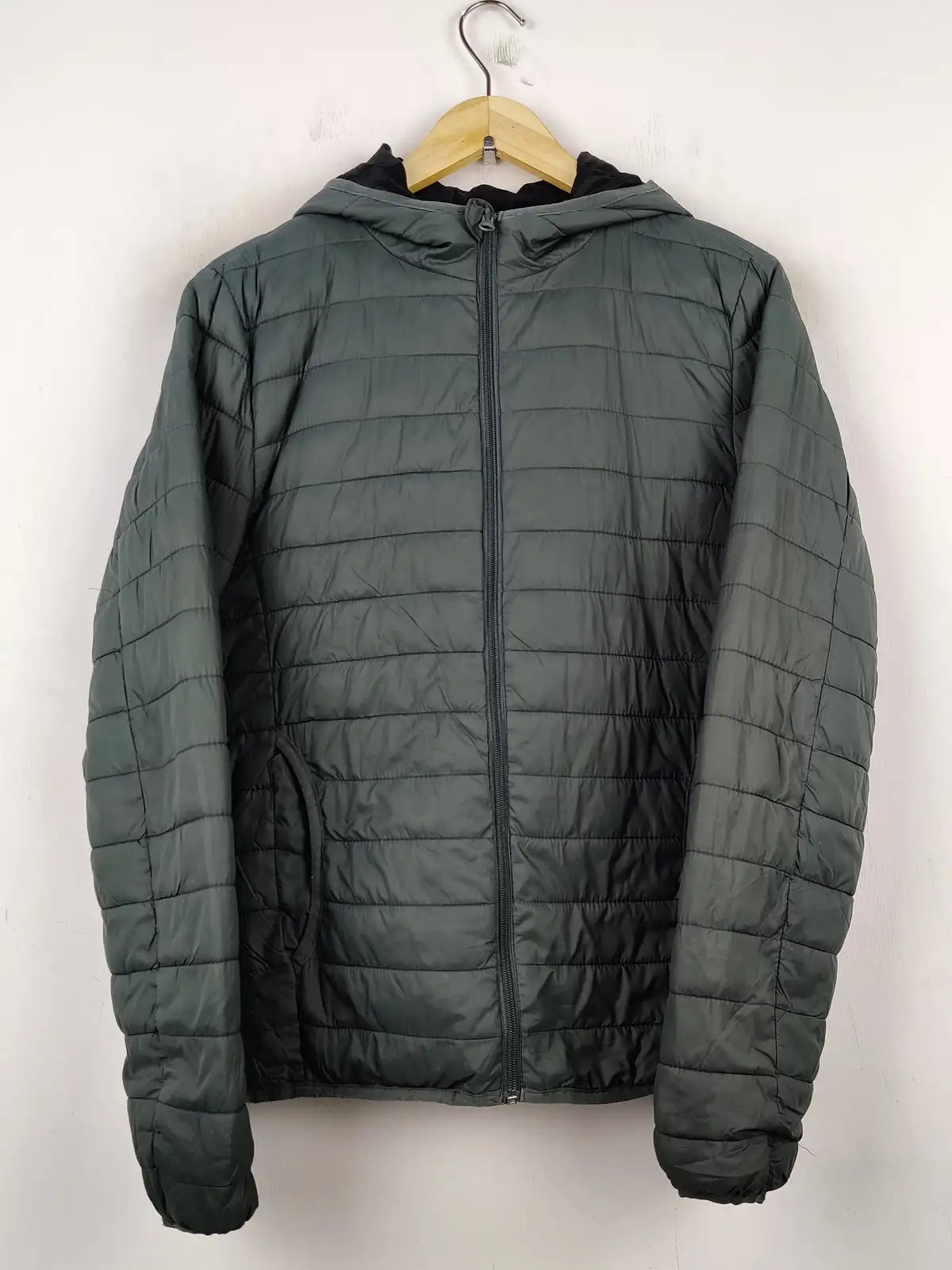 Buy online pre-used pre-loved 100% authentic & Original branded Workout (JKT-616) available in Pakistan. Top international brands avilable.