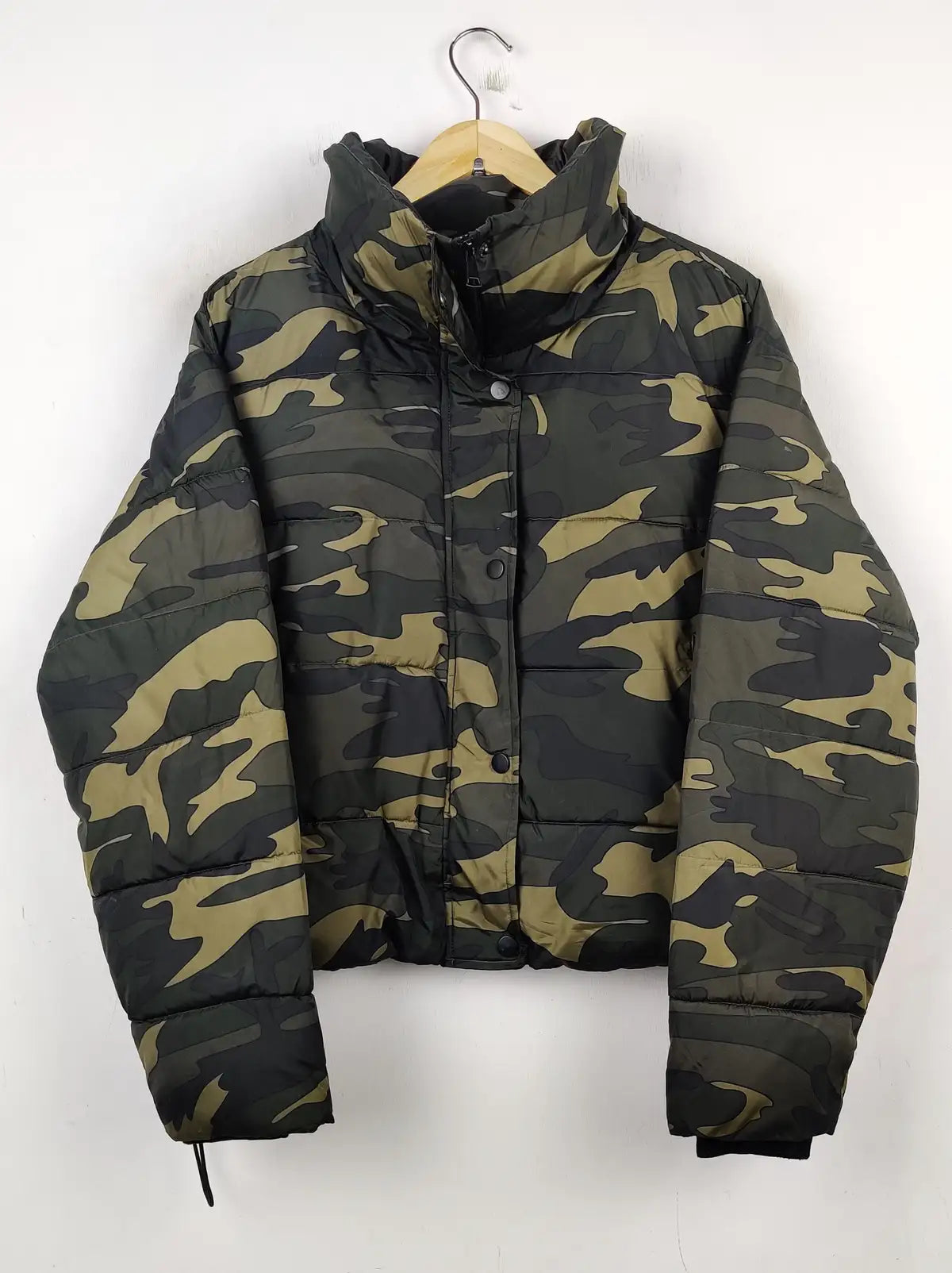 Buy online pre-used pre-loved 100% authentic & Original branded Primark (JKT-617) available in Pakistan. Top international brands avilable.