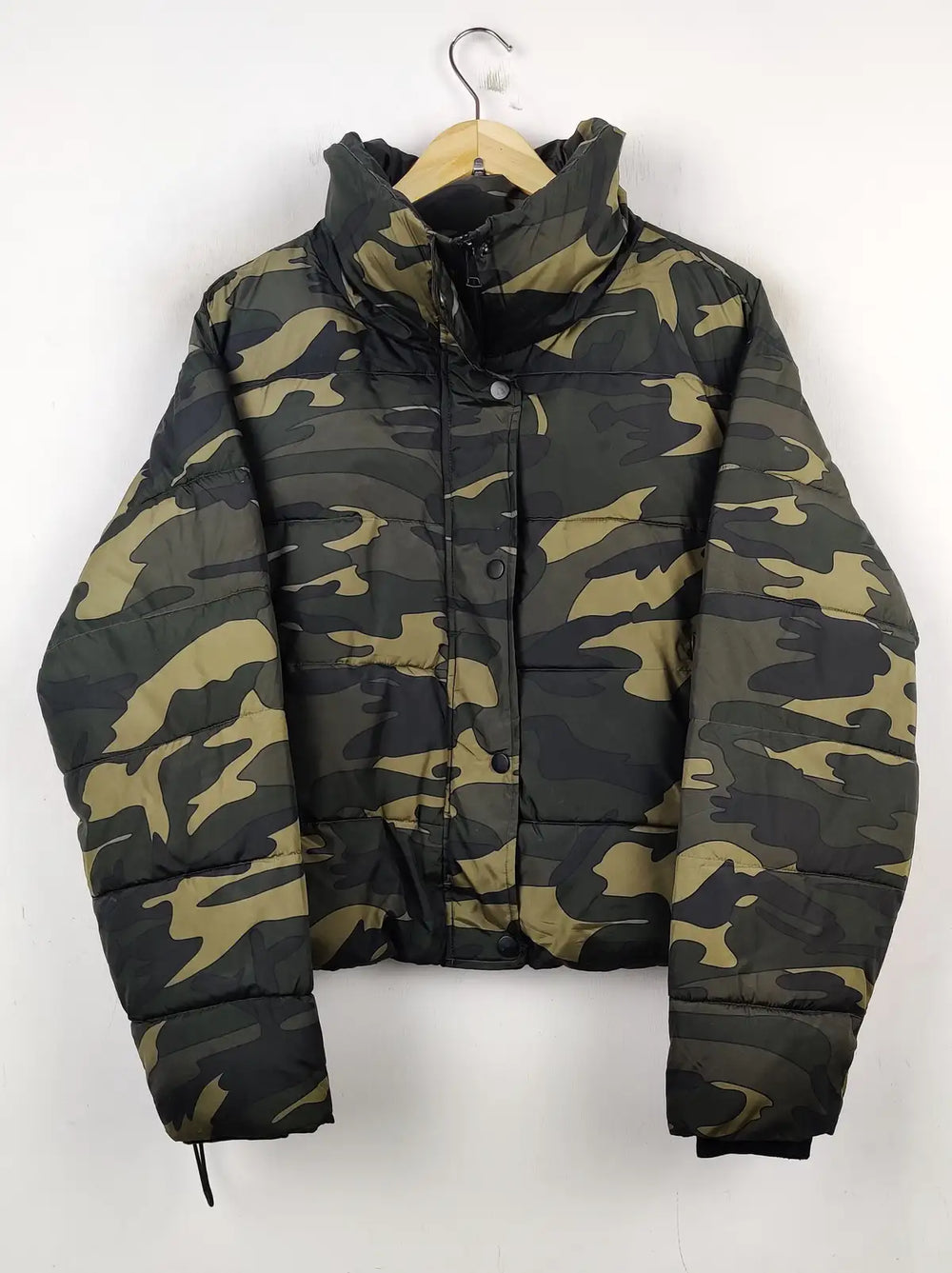 Buy online pre-used pre-loved 100% authentic & Original branded Primark (JKT-617) available in Pakistan. Top international brands avilable.