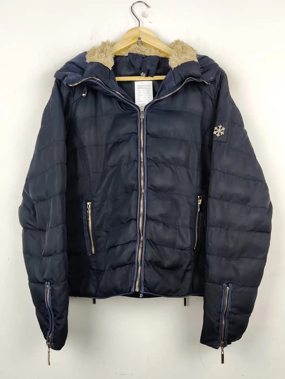 Buy online pre-used pre-loved 100% authentic & Original branded Unknown Brand (JKT-622) available in Pakistan. Top international brands avilable.