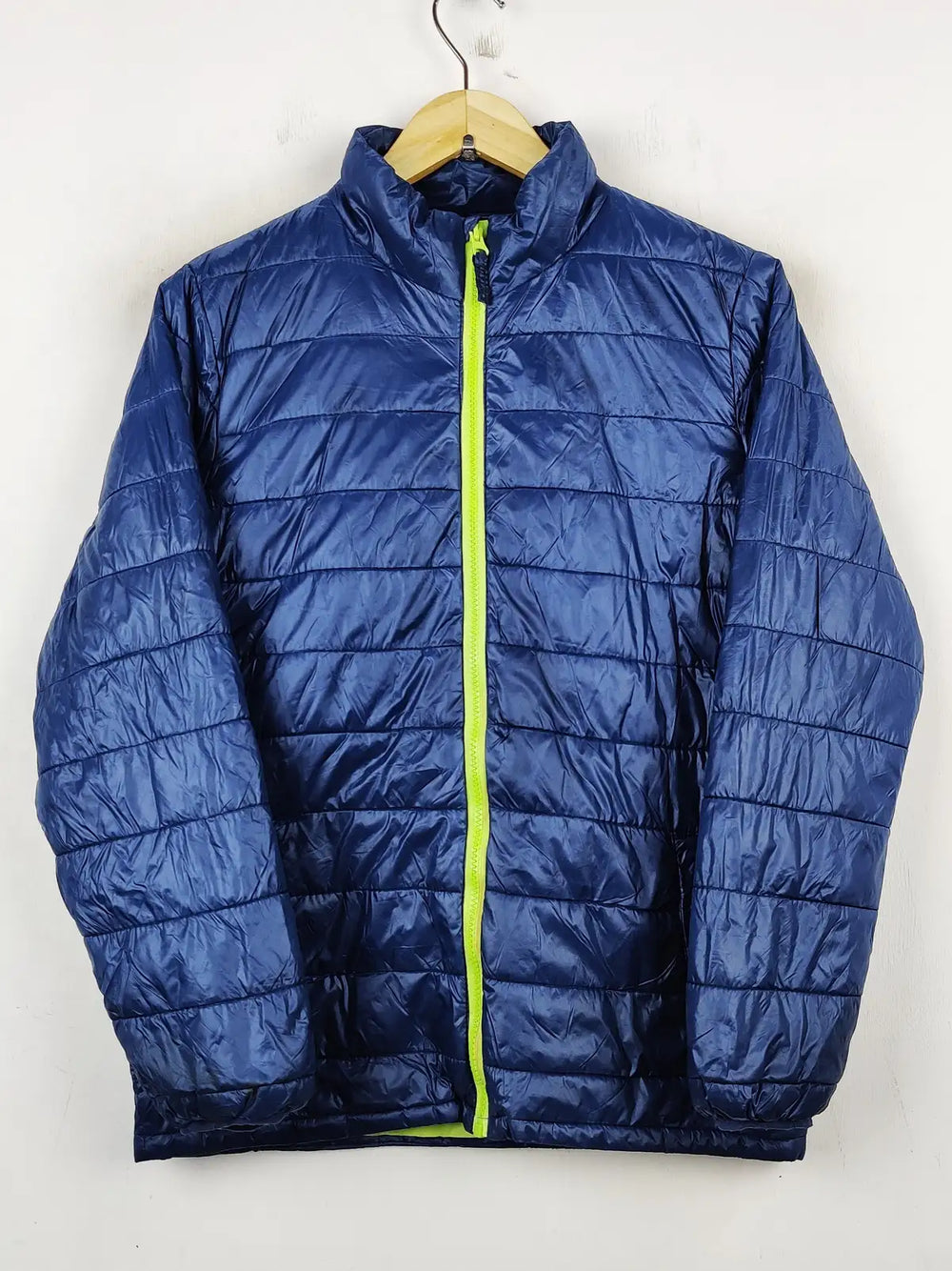 Buy online pre-used pre-loved 100% authentic & Original branded Lincoln And Sharks (JKT-627) available in Pakistan. Top international brands avilable.