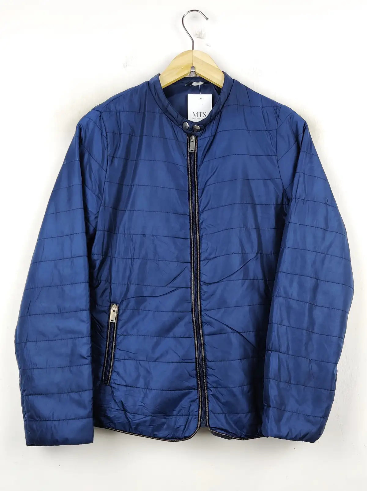 Buy online pre-used pre-loved 100% authentic & Original branded Unknown Brand (JKT-640) available in Pakistan. Top international brands avilable.