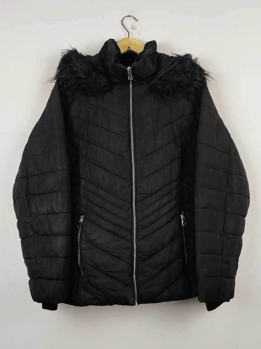 Buy online pre-used pre-loved 100% authentic & Original branded George (JKT-661) available in Pakistan. Top international brands avilable.