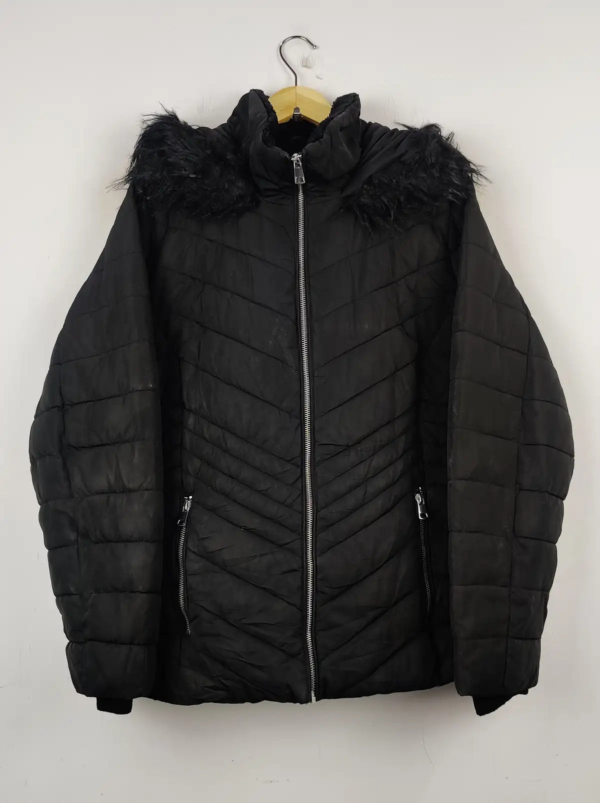 Buy online pre-used pre-loved 100% authentic & Original branded George (JKT-661) available in Pakistan. Top international brands avilable.