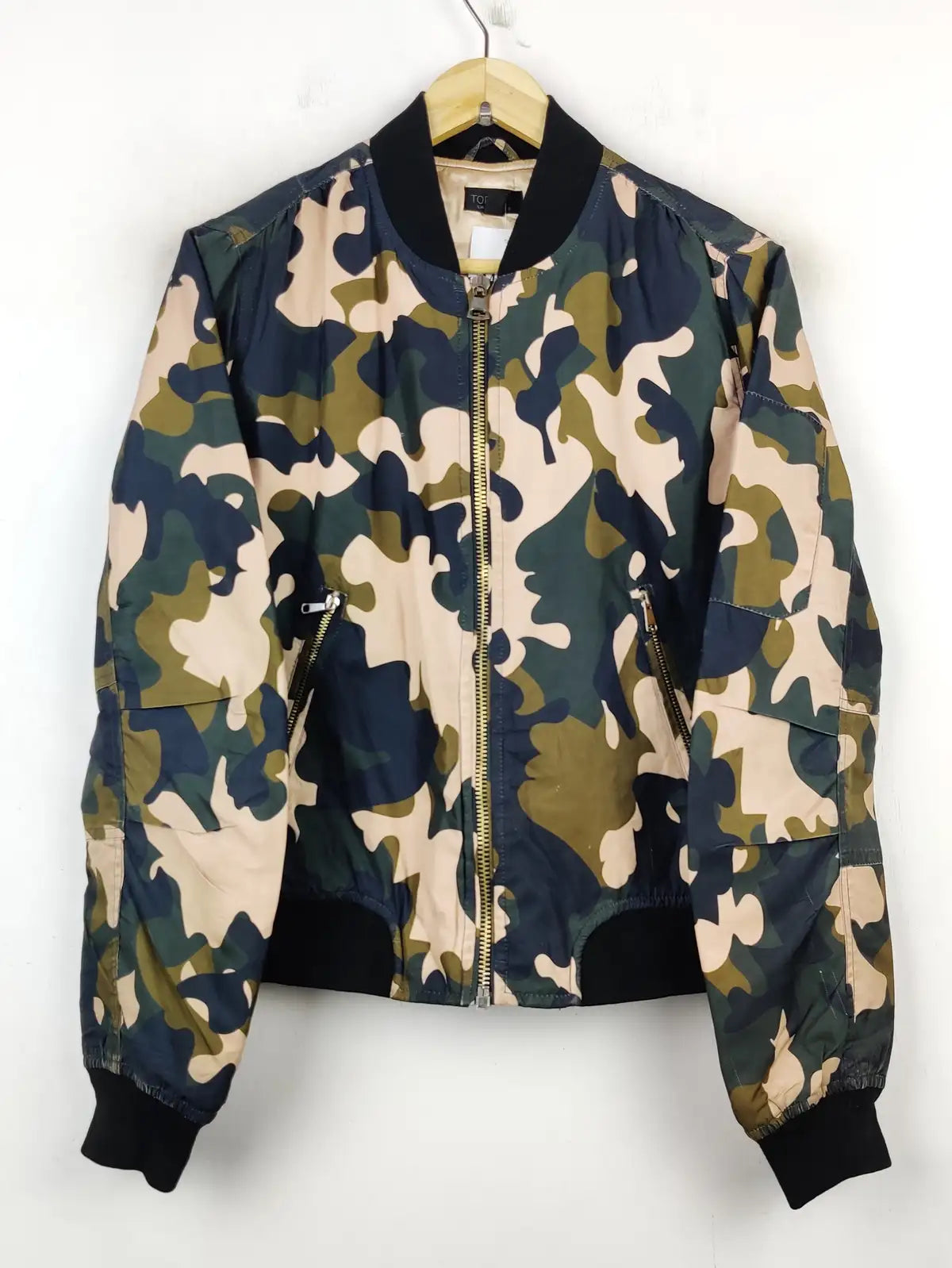 Buy online pre-used pre-loved 100% authentic & Original branded Topshop (JKT-678) available in Pakistan. Top international brands avilable.